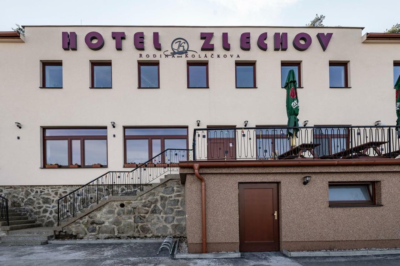 Hotel Zlechov Plumlov Экстерьер фото